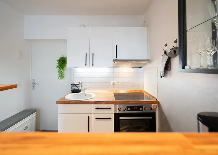 Apartment Panoramic B03-1 *